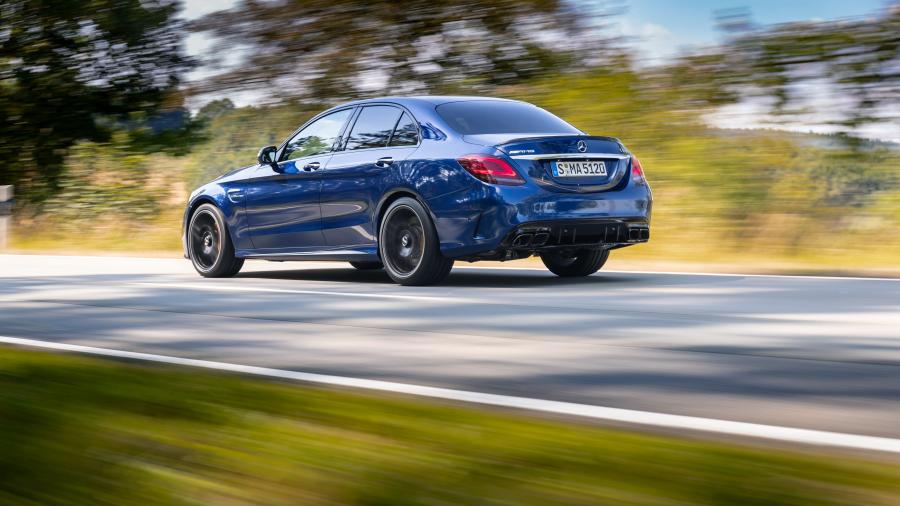  Mercedes-AMG C63 S (W205) 2018 года  (WW) (фото 2 из 44)
